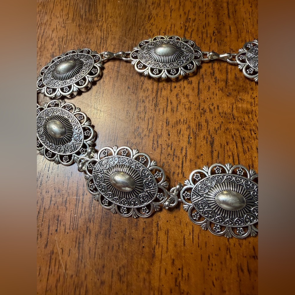 Alabasta Western -Style Silver tone Floral Medallion belt.  New